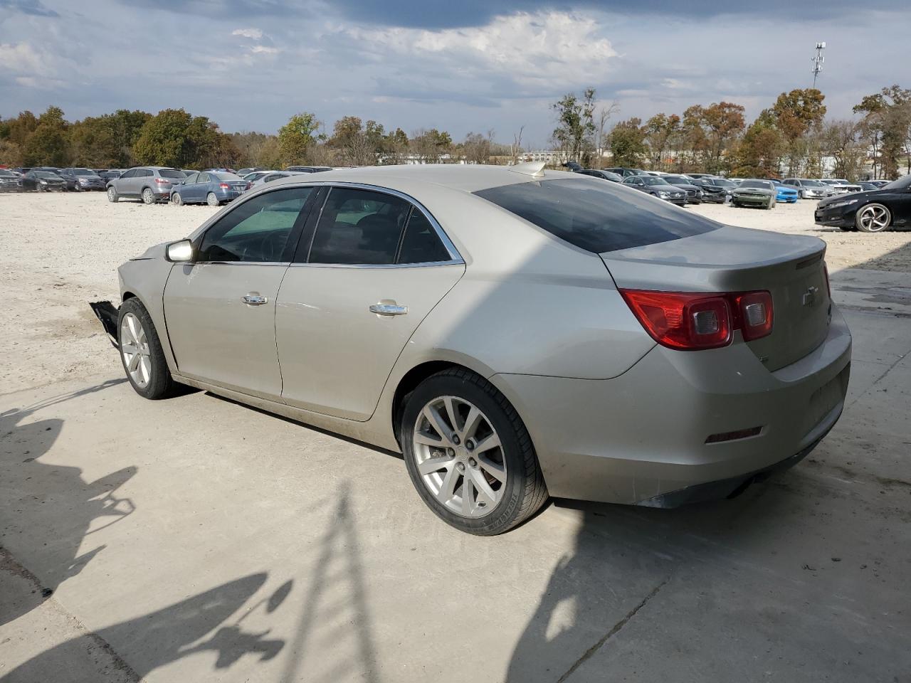 2016 Chevrolet Malibu - Image 2
