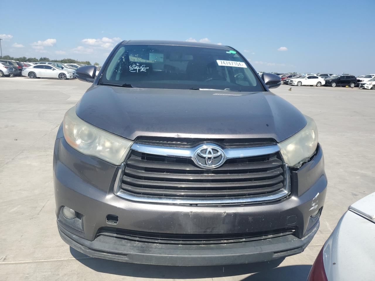 5TDZKRFH7ES027638 2014 Toyota Highlander Le