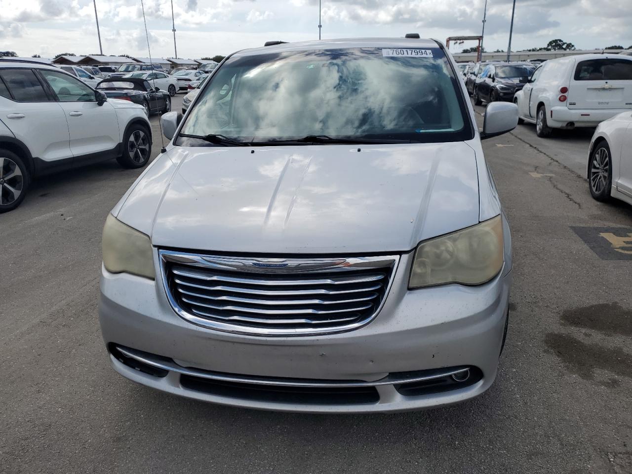2012 Chrysler Town & Country - Image 5