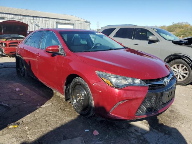  TOYOTA CAMRY 2015 Czerwony