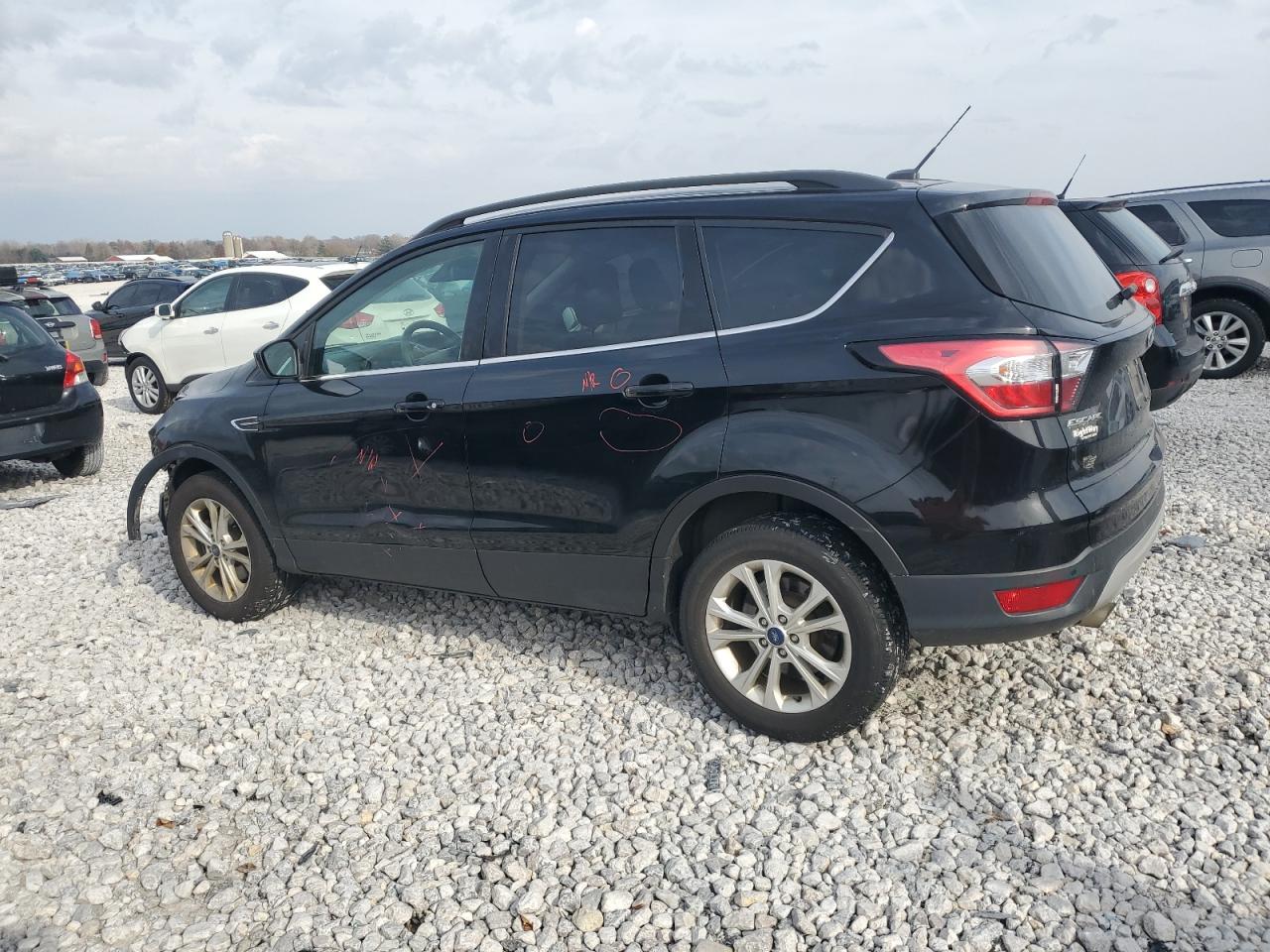 VIN 1FMCU9GD8JUD07307 2018 FORD ESCAPE no.2