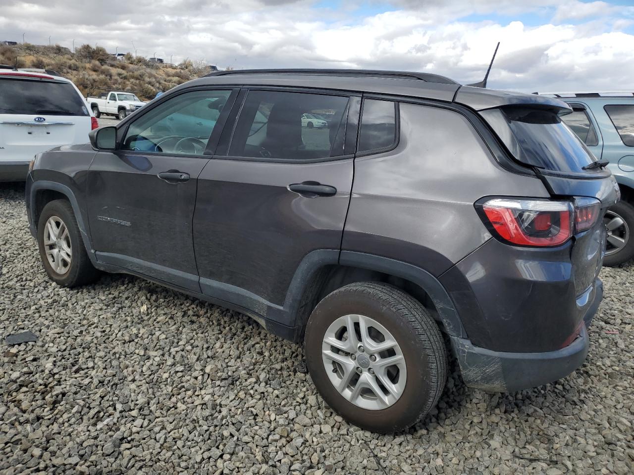 VIN 3C4NJCAB7HT652391 2017 JEEP COMPASS no.2