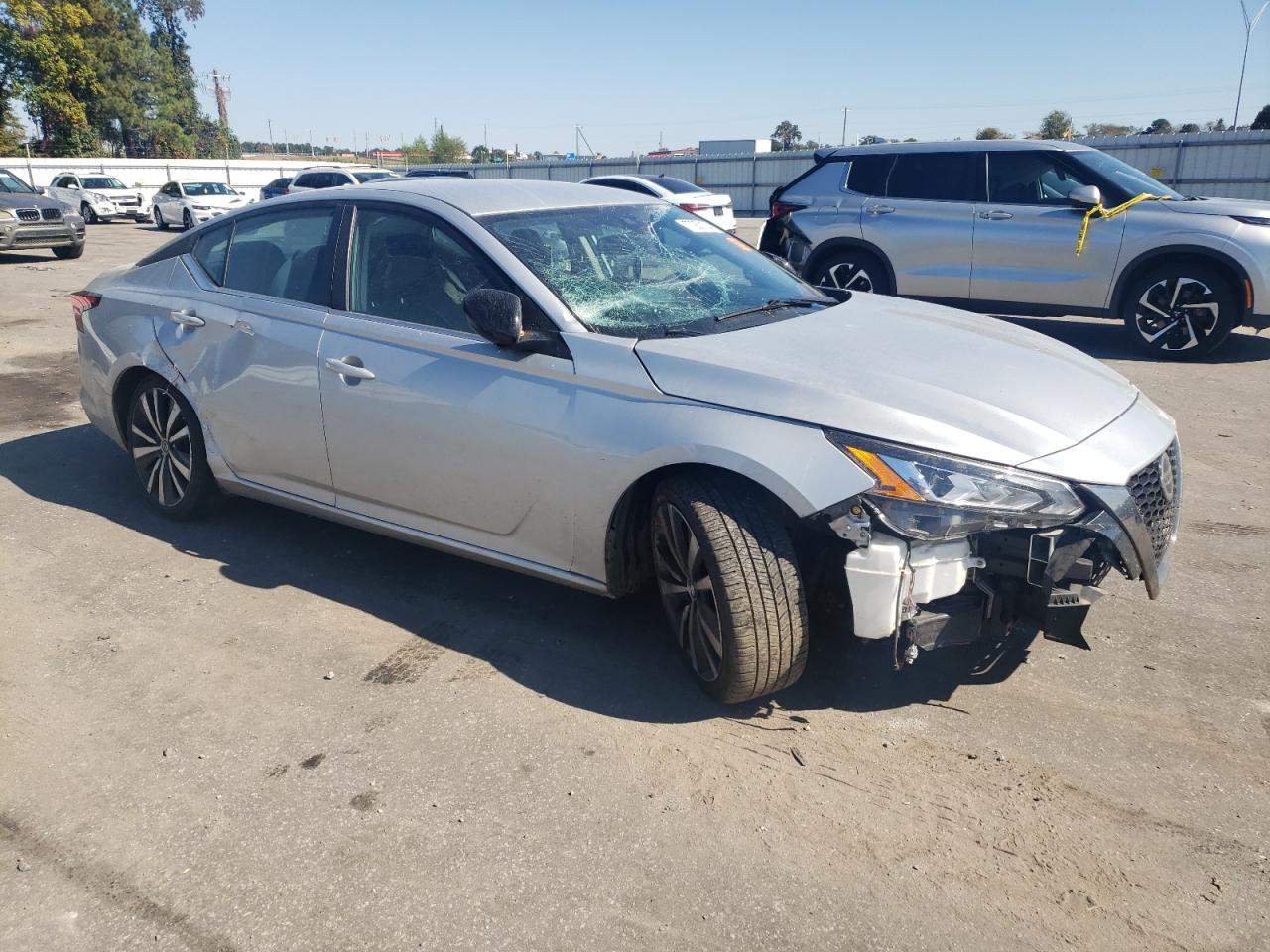 2022 Nissan Altima - Image 4