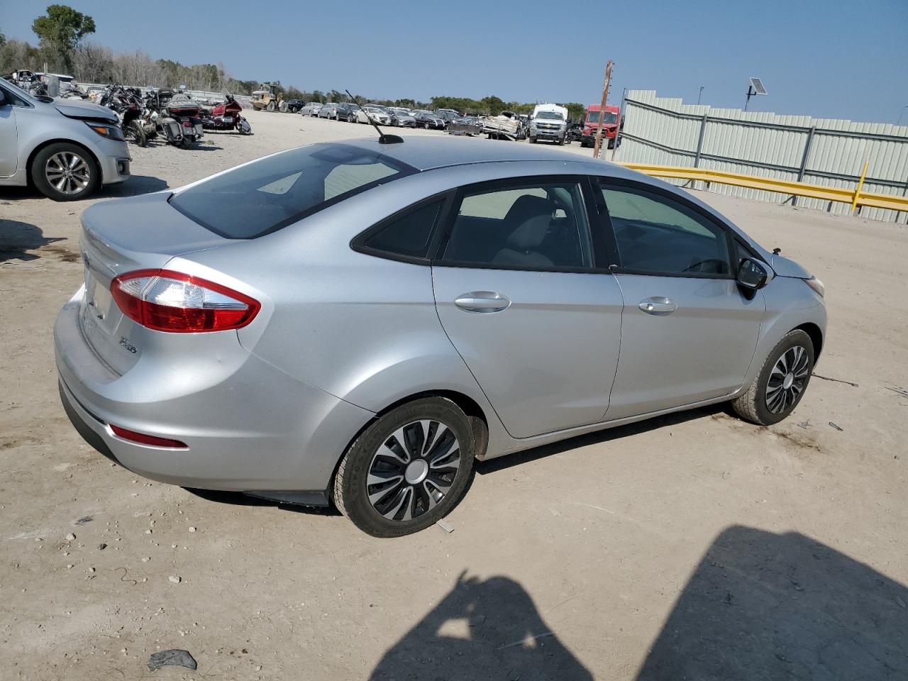 VIN 3FADP4AJ6FM110669 2015 FORD FIESTA no.3