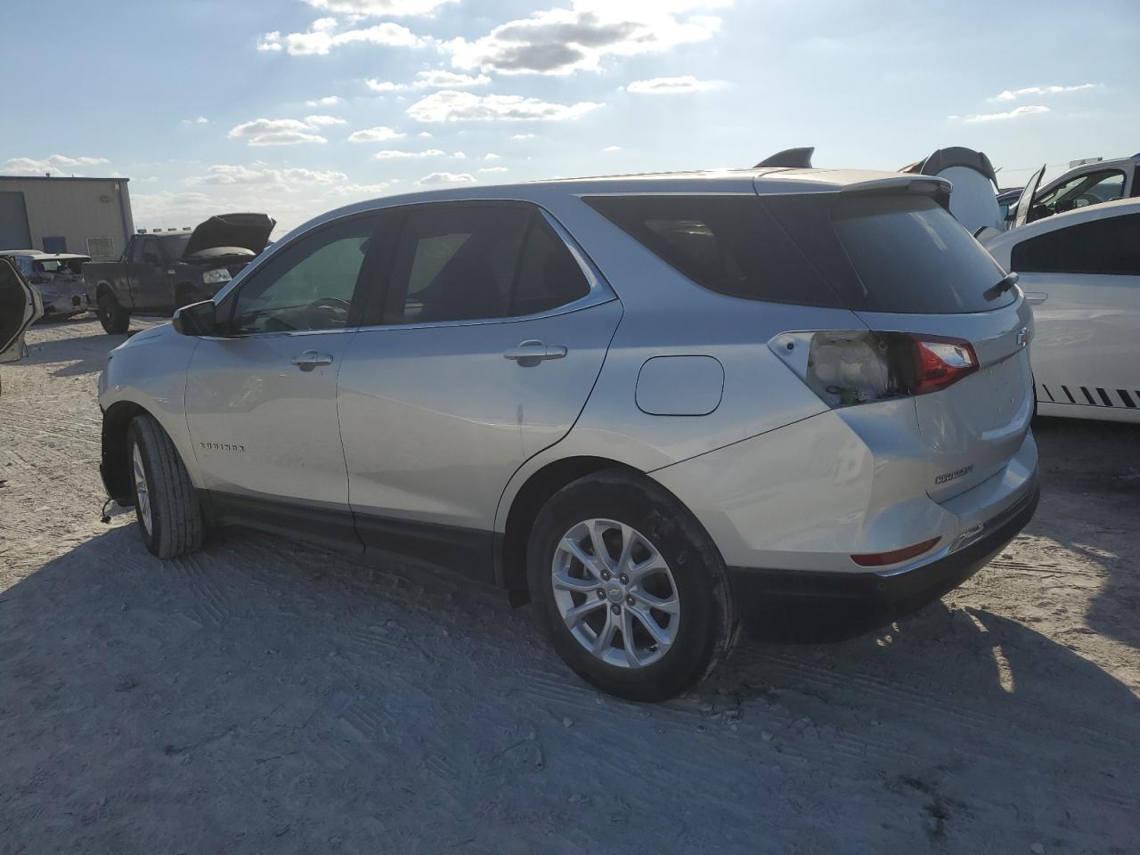 3GNAXKEV9LS617806 2020 CHEVROLET EQUINOX - Image 2