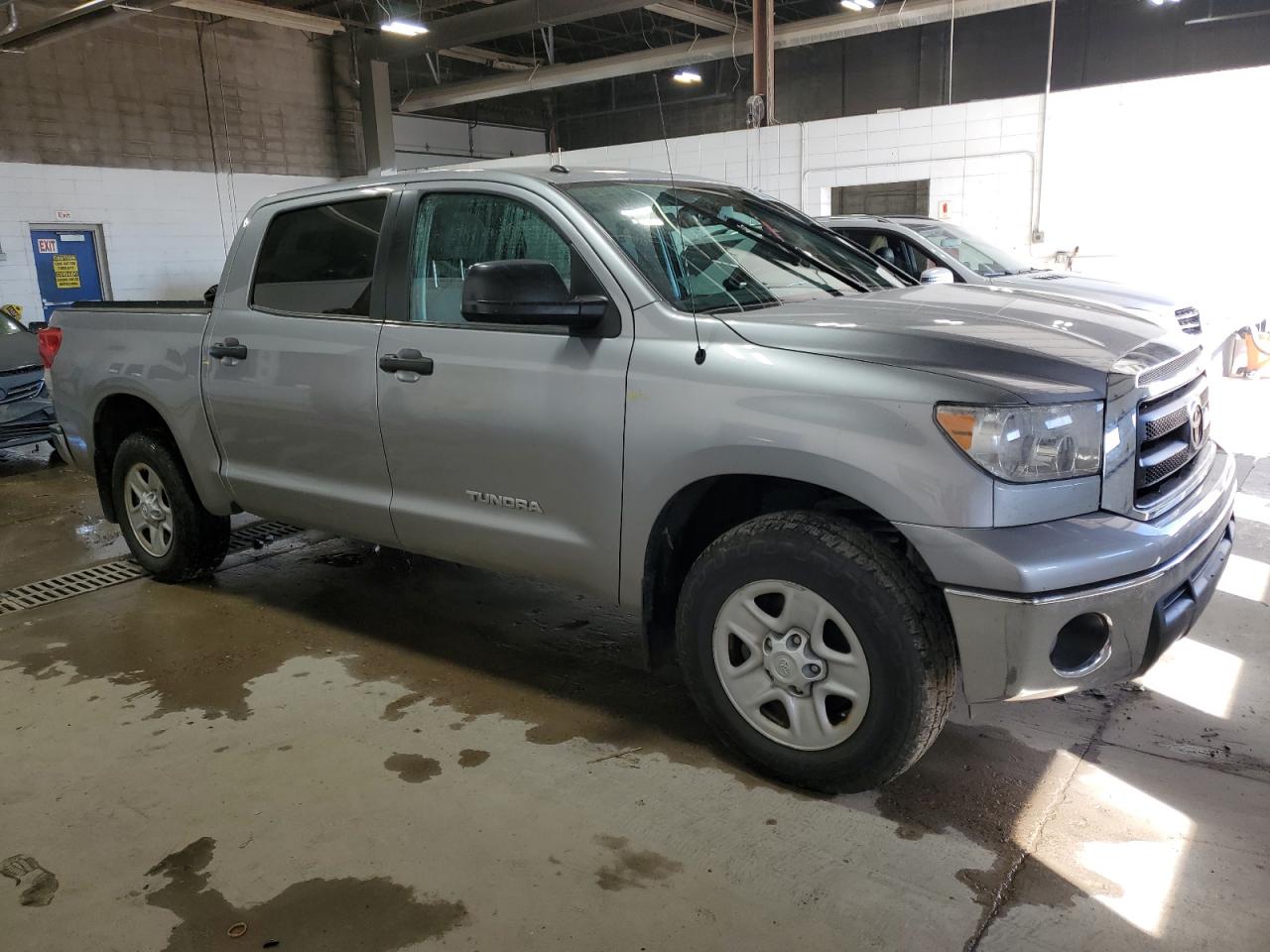 5TFDM5F1XCX037961 2012 Toyota Tundra Crewmax Sr5