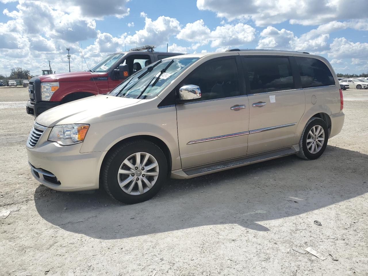 2016 Chrysler Town & Country - Image 1