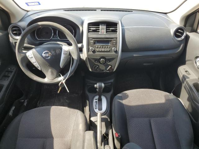 Седани NISSAN VERSA 2015 Червоний