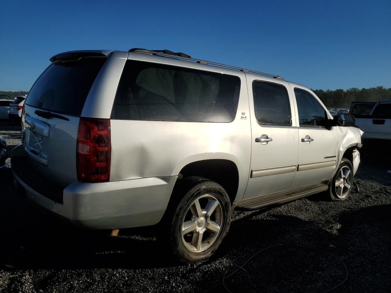 2014 Chevrolet Suburban - Image 3