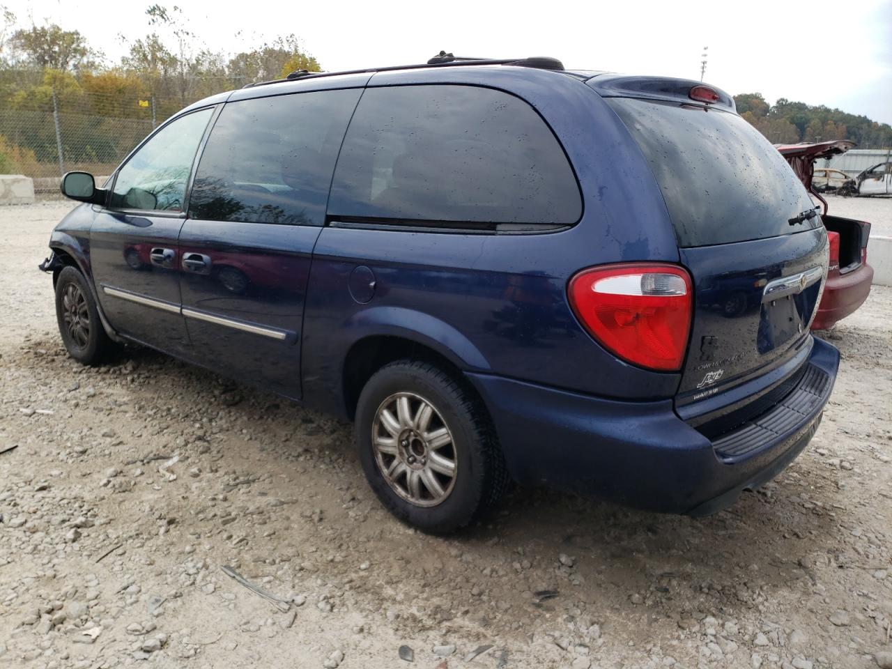 2006 Chrysler Town & Country - Image 2