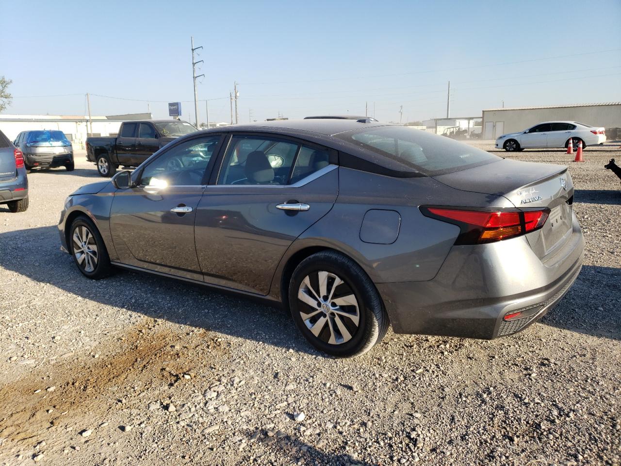 2020 Nissan Altima - Image 2