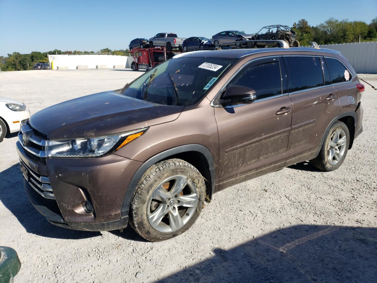 2017 Toyota Highlander - Image 1