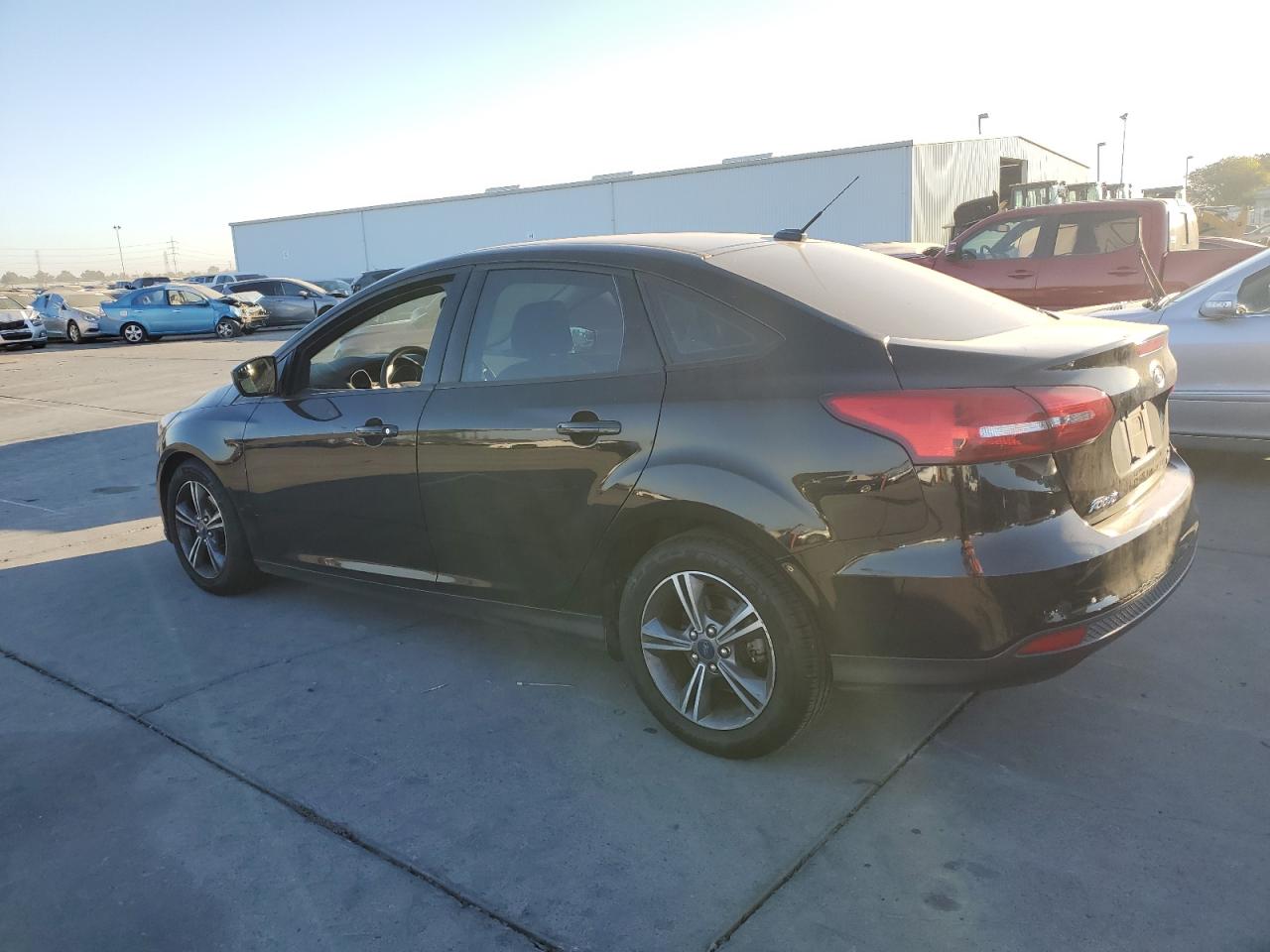 1FADP3FE9JL313670 2018 FORD FOCUS - Image 2