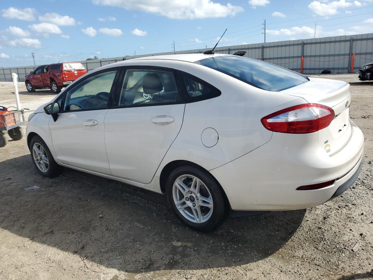 VIN 3FADP4BJ0JM118449 2018 FORD FIESTA no.2