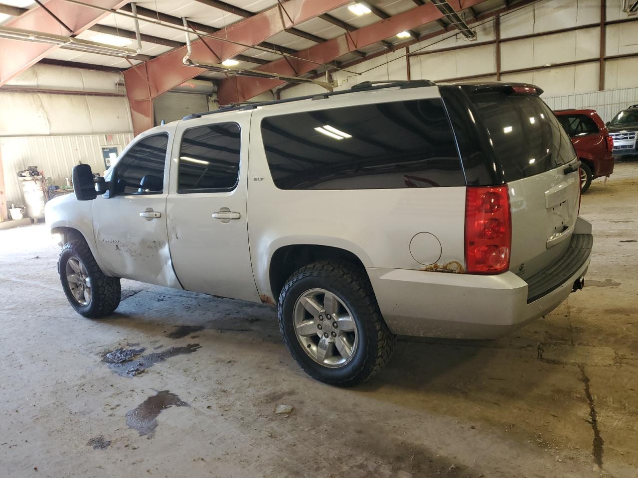2010 GMC Yukon - Image 2