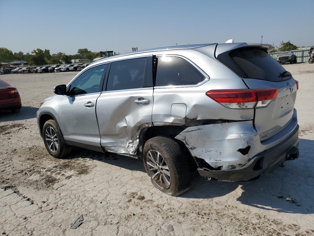 2019 Toyota Highlander - Image 2