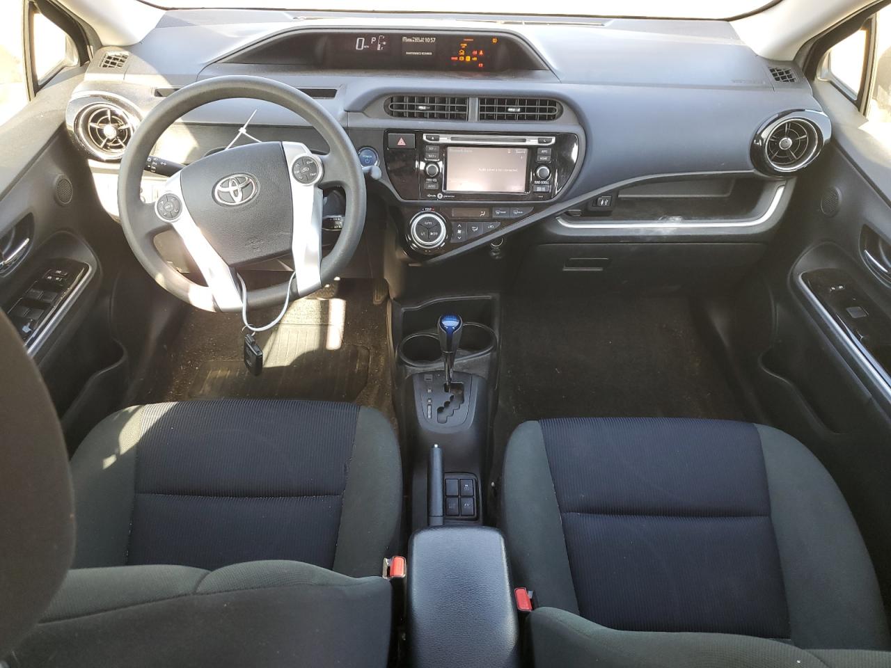 2015 Toyota Prius - Image 8
