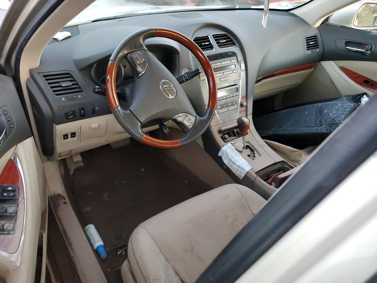 2011 Lexus ES - Image 8