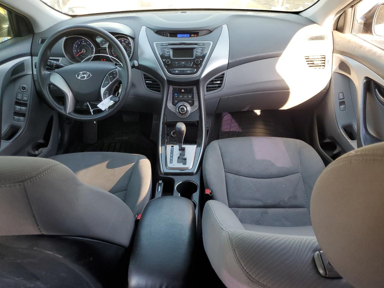 2013 Hyundai Elantra - Image 8
