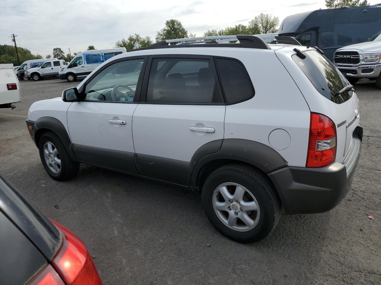 2005 Hyundai Tucson - Image 2