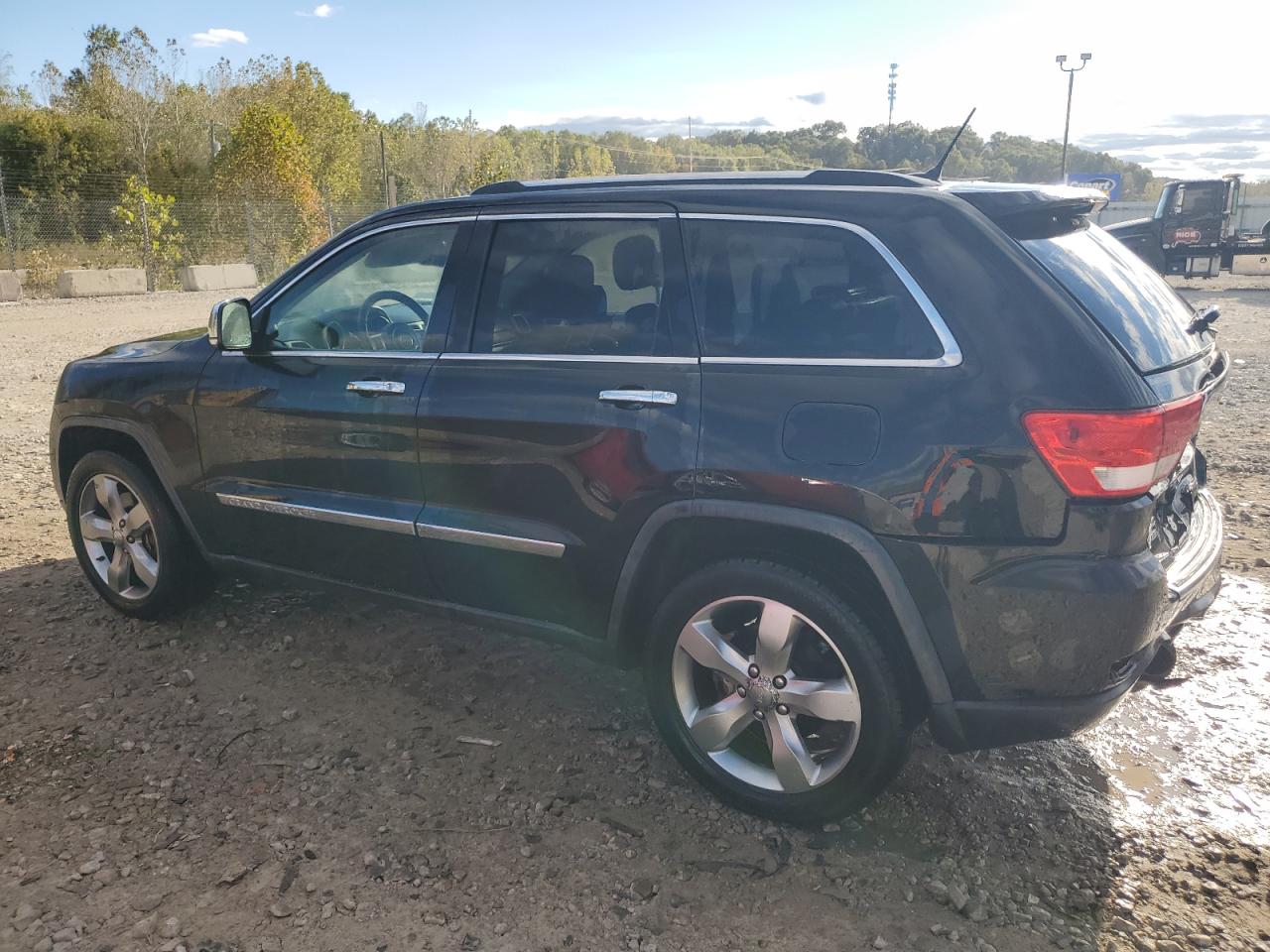 2011 Jeep Grand Cherokee - Image 2
