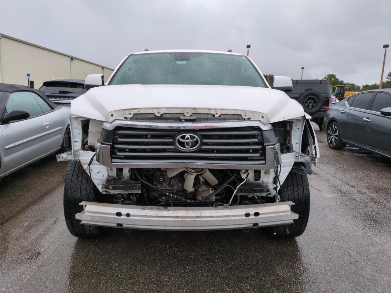 VIN 5TDZY5G1XJS069711 2018 TOYOTA SEQUOIA no.5