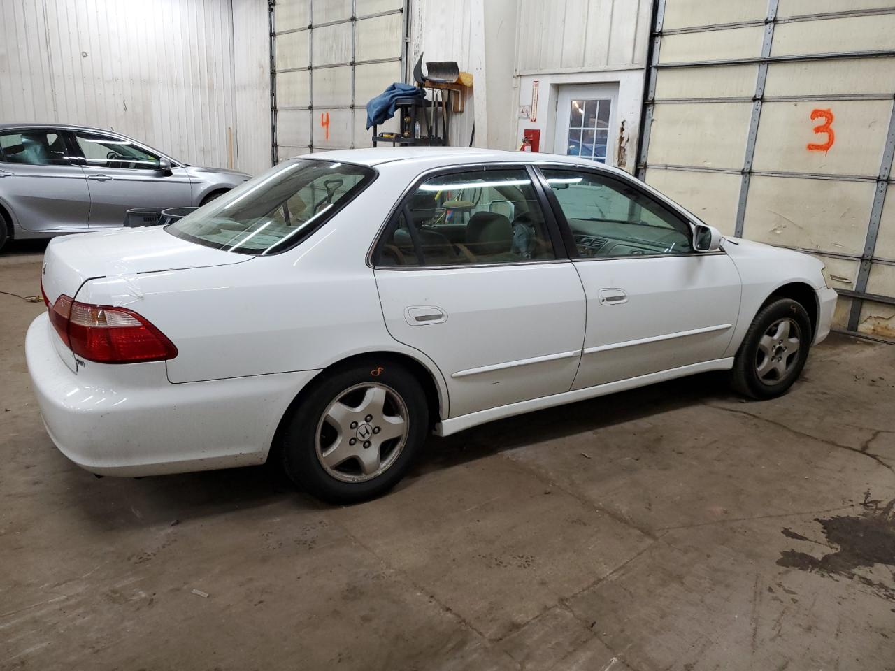 1998 Honda Accord Ex VIN: 1HGCG1653WA009216 Lot: 77259474