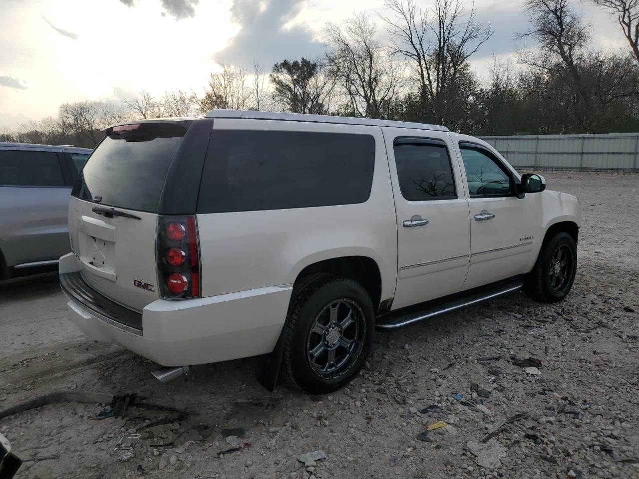 2013 GMC Yukon - Image 3