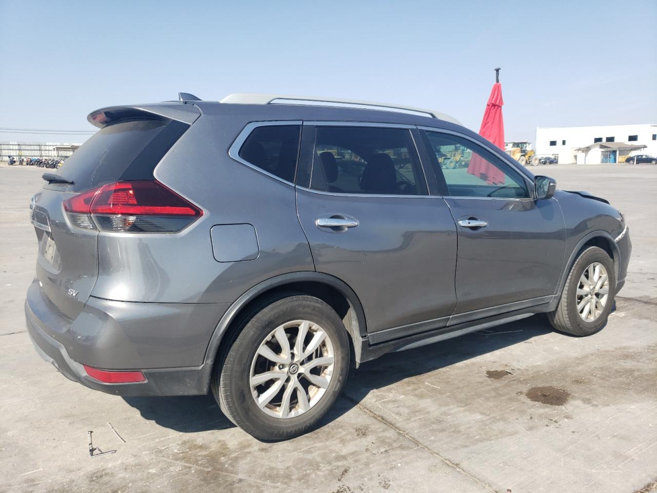 2018 Nissan Rogue - Image 3