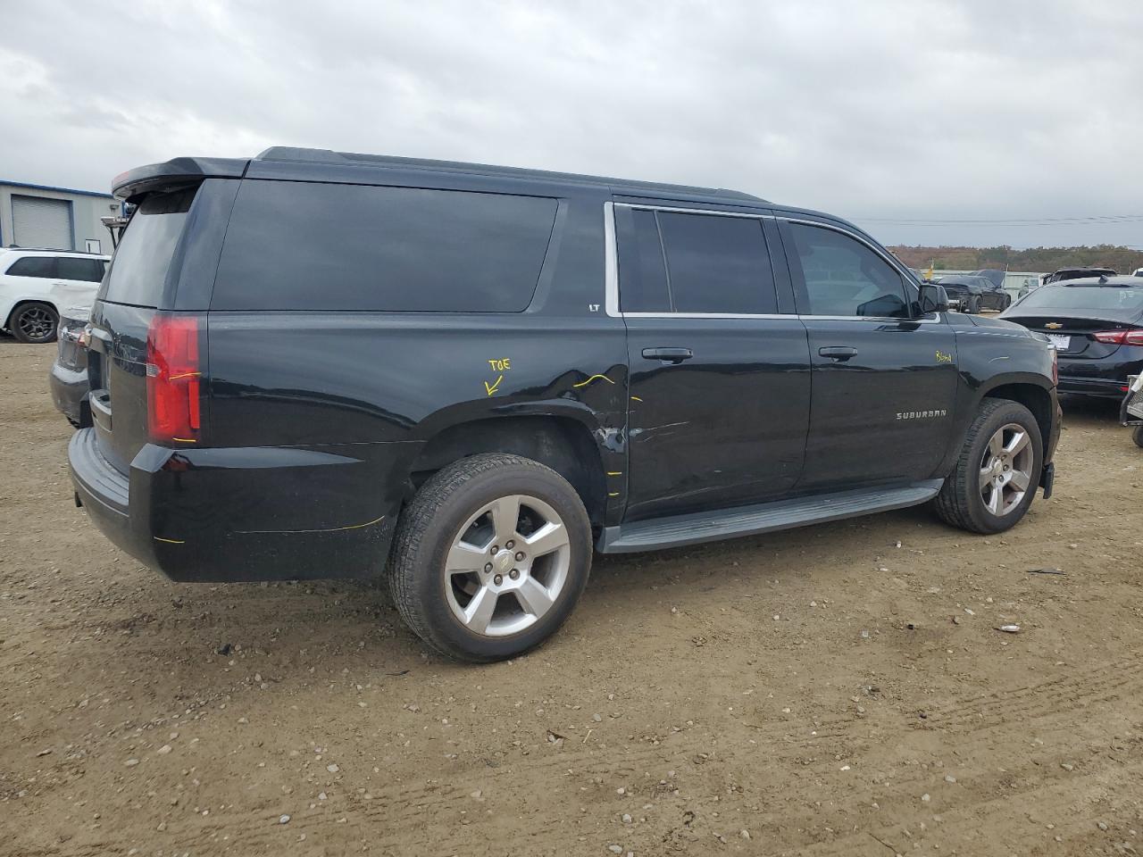 VIN 1GNSCHKCXGR239008 2016 CHEVROLET SUBURBAN no.3