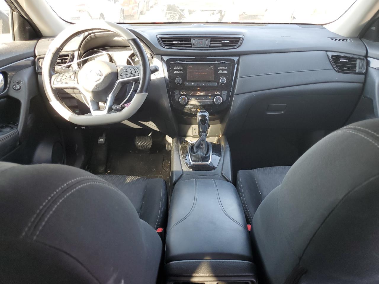 2017 Nissan Rogue - Image 8