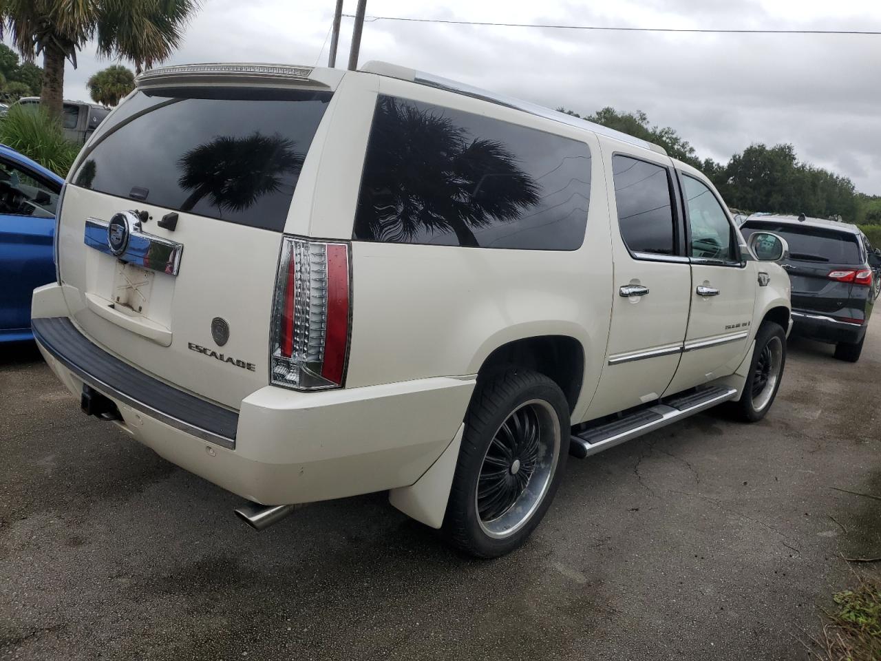 2008 Cadillac Escalade - Image 3