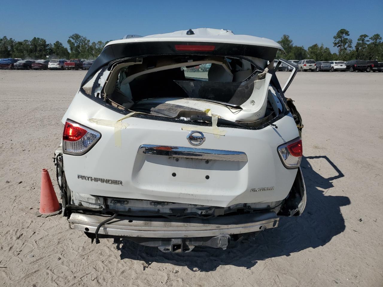2014 Nissan Pathfinder - Image 6