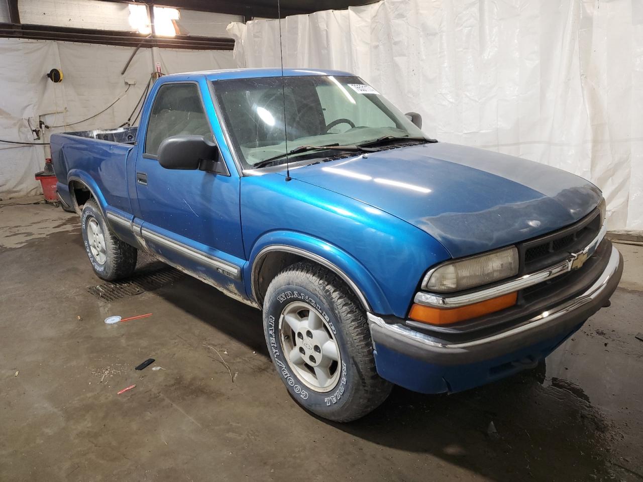 2000 Chevrolet S-10 Pickup - Image 4