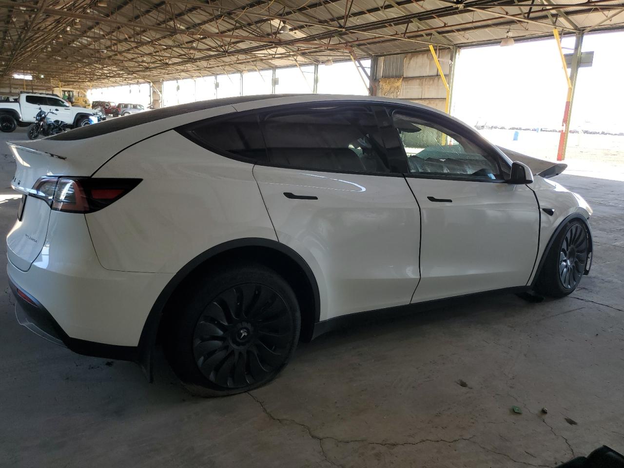 VIN 7SAYGDEE3PF810392 2023 TESLA MODEL Y no.3