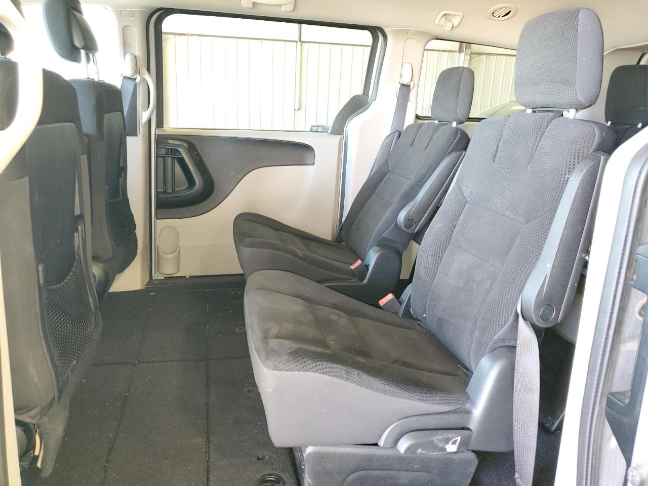 2018 Dodge Caravan - Image 11