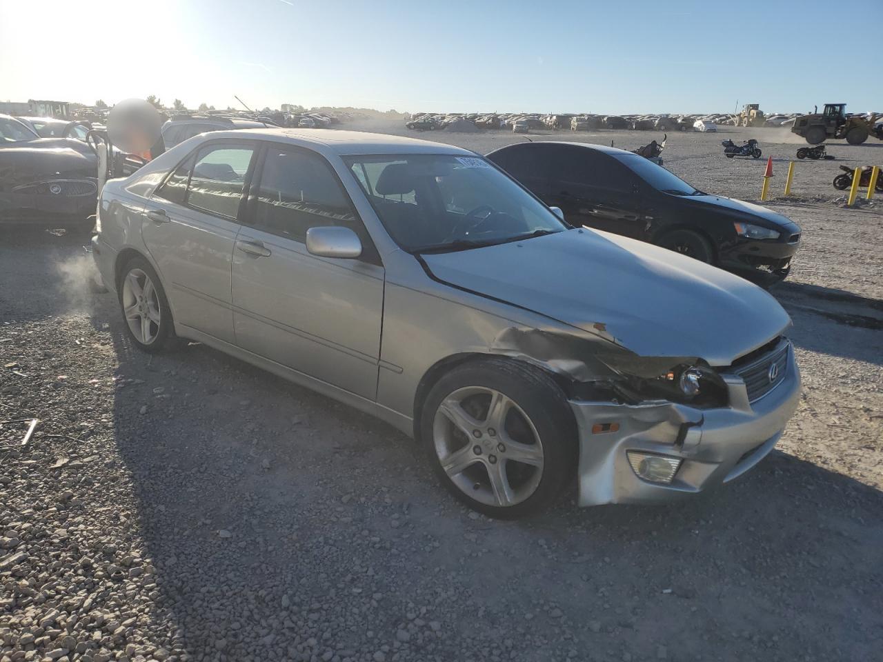 2001 Lexus IS - Image 4