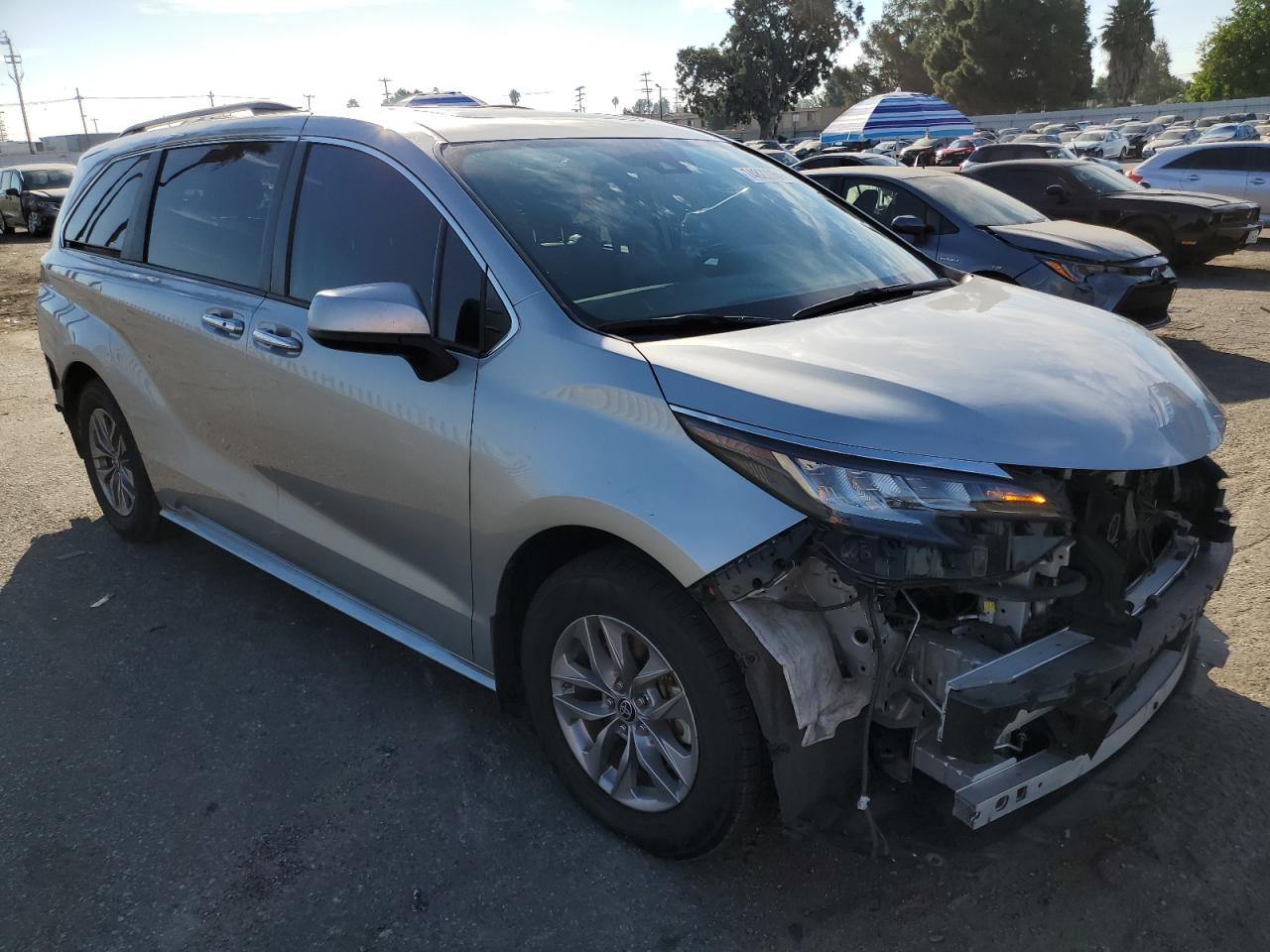 2022 Toyota Sienna - Image 4