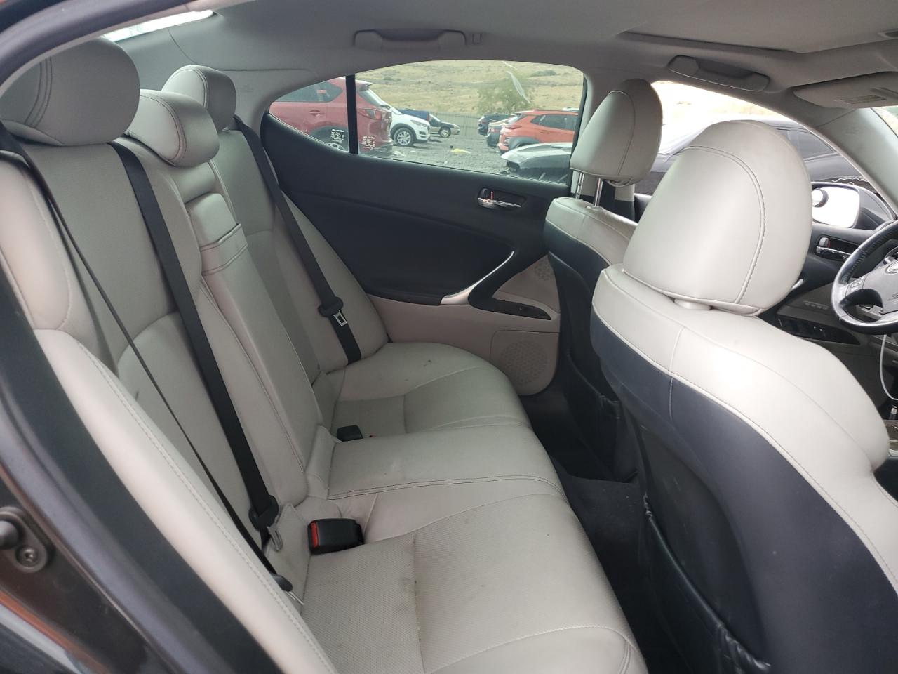 2010 Lexus IS - Image 10