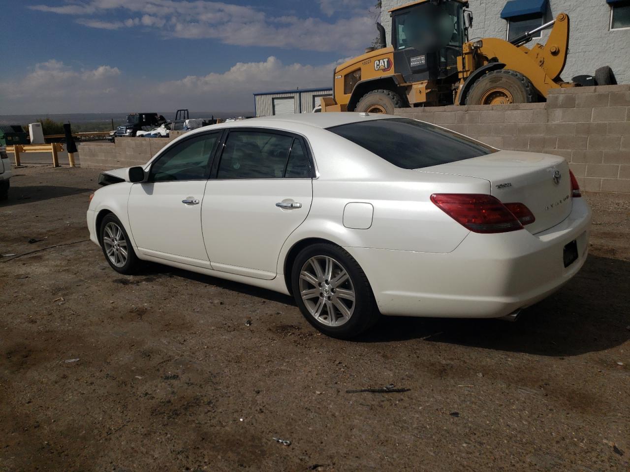 2009 Toyota Avalon - Image 2