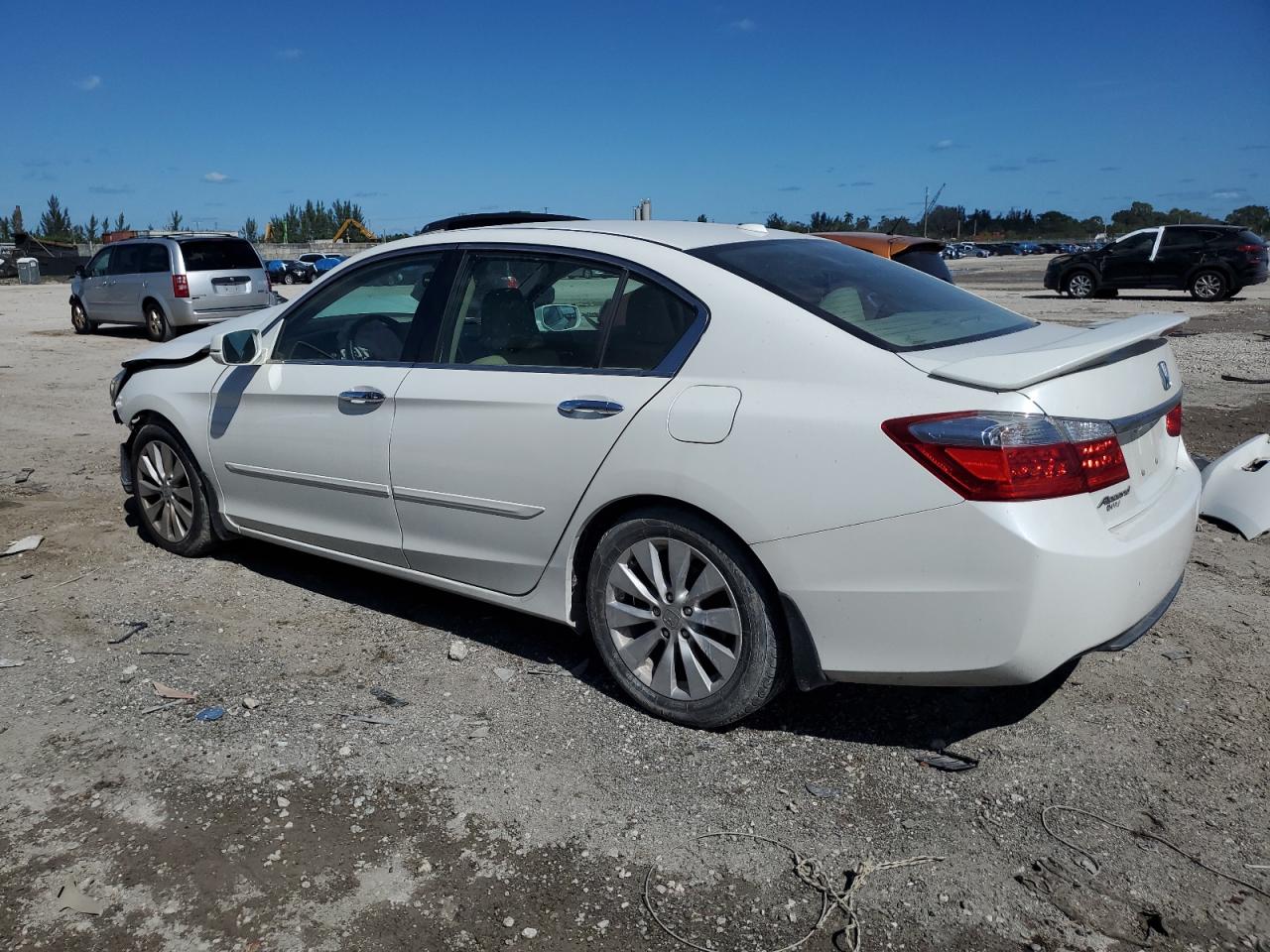 VIN 1HGCR2F84FA113448 2015 HONDA ACCORD no.2