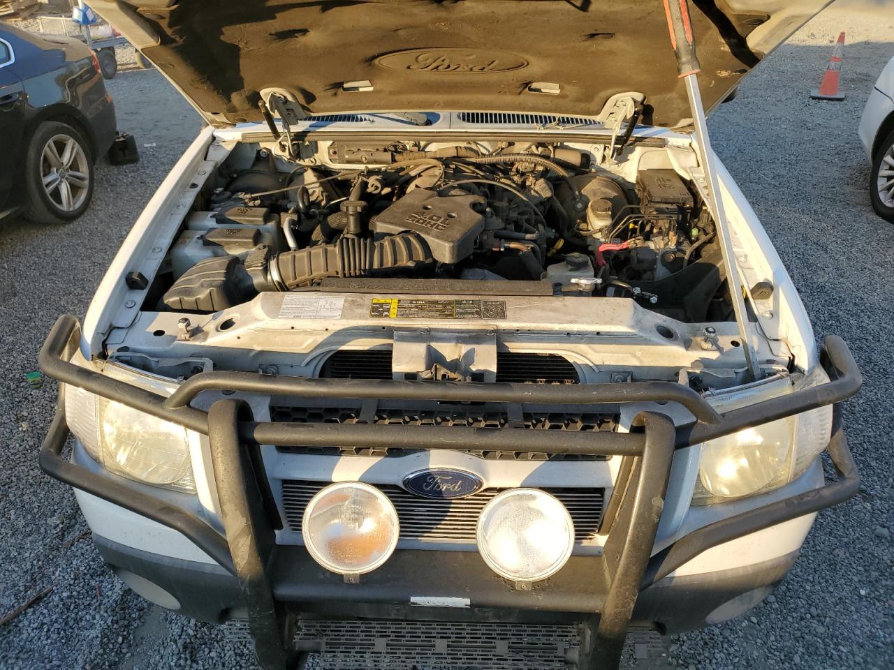 2004 Ford Explorer - Image 11