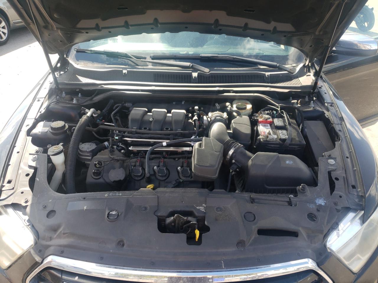 2015 Ford Taurus - Image 11