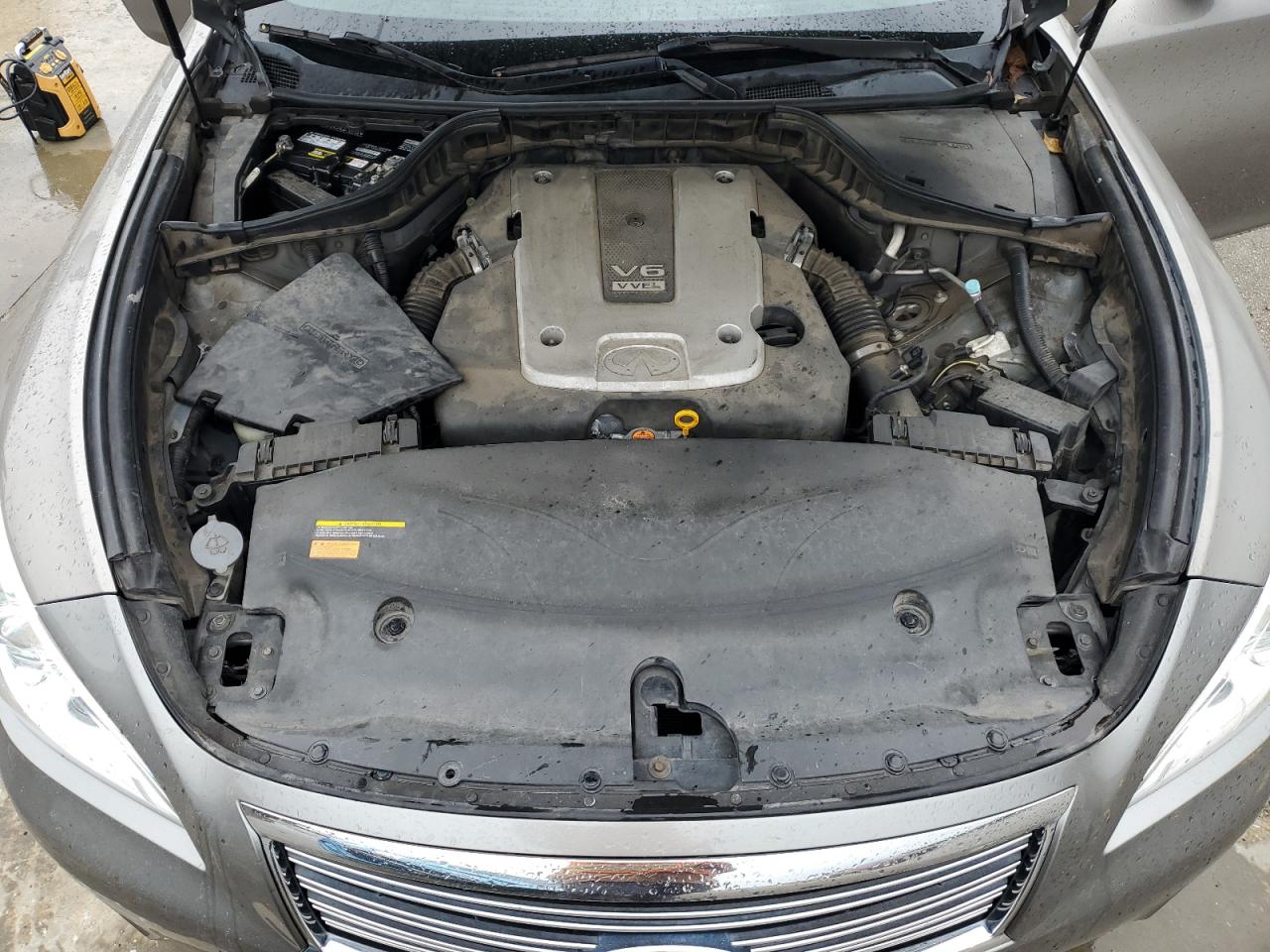 2012 Infiniti M - Image 11