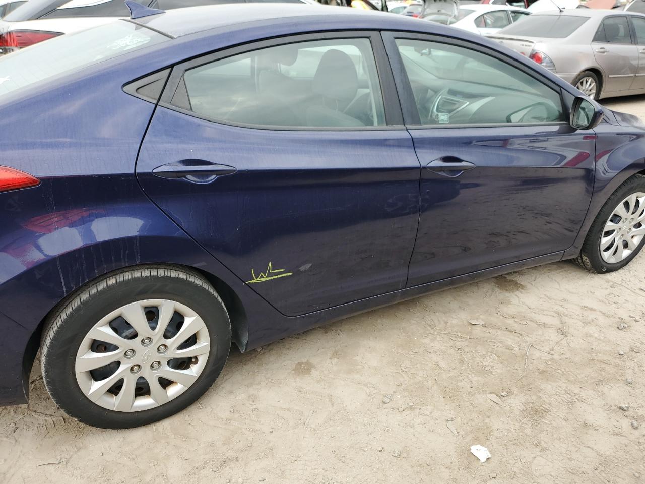 2012 Hyundai Elantra - Image 12