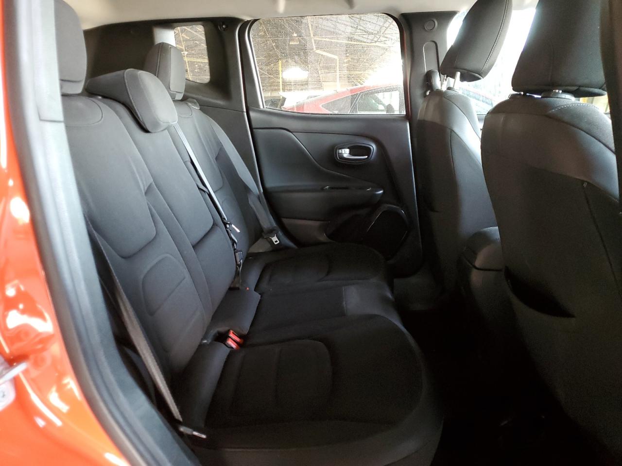 2017 Jeep Renegade - Image 11
