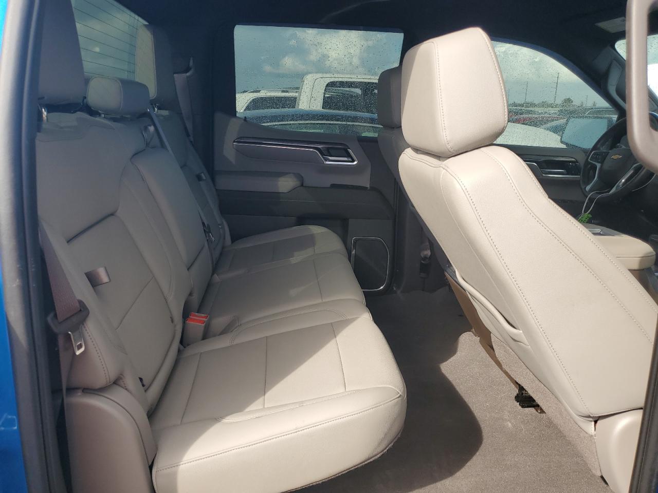 2022 Chevrolet Silverado - Image 10