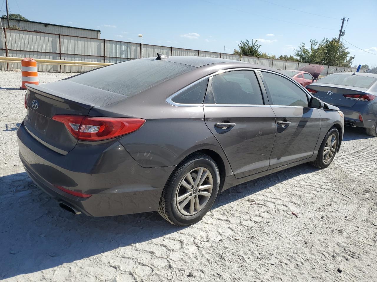 2015 Hyundai Sonata - Image 3