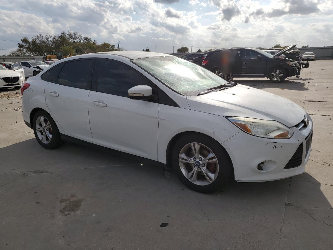 VIN 1FADP3F26EL224411 2014 FORD FOCUS no.4