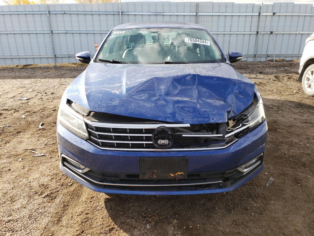 2017 Volkswagen Passat - Image 5